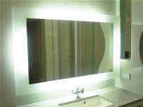 зеркало с подсветкой в ванной комнате